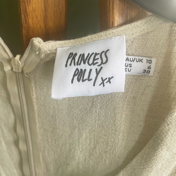 Creamy nude romper from princess Polly. Light weight & has pockets - Picture 3 of 3